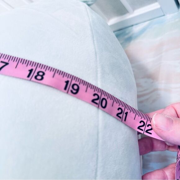 Squishmallows Iver The Cow Plush Toy - Picture 9 of 10